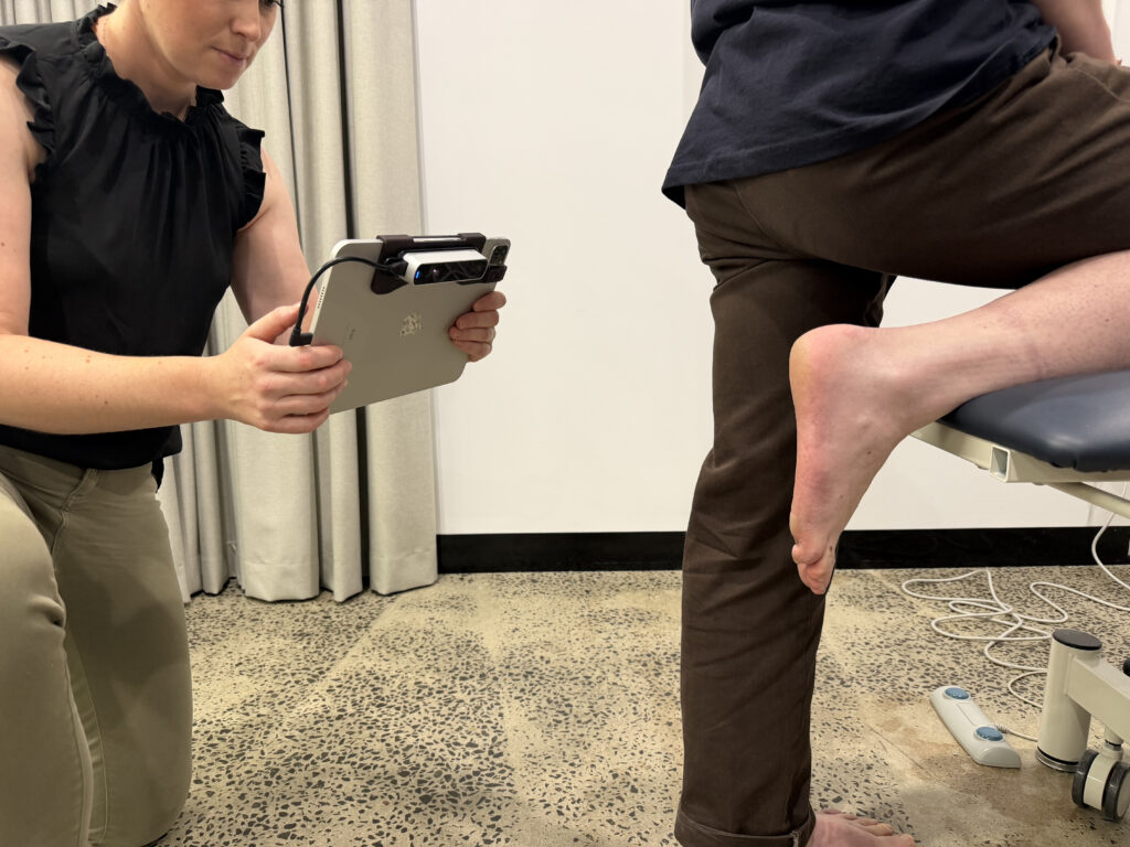 Custom orthotics fitting with foot scanned in standing to assess load distribution